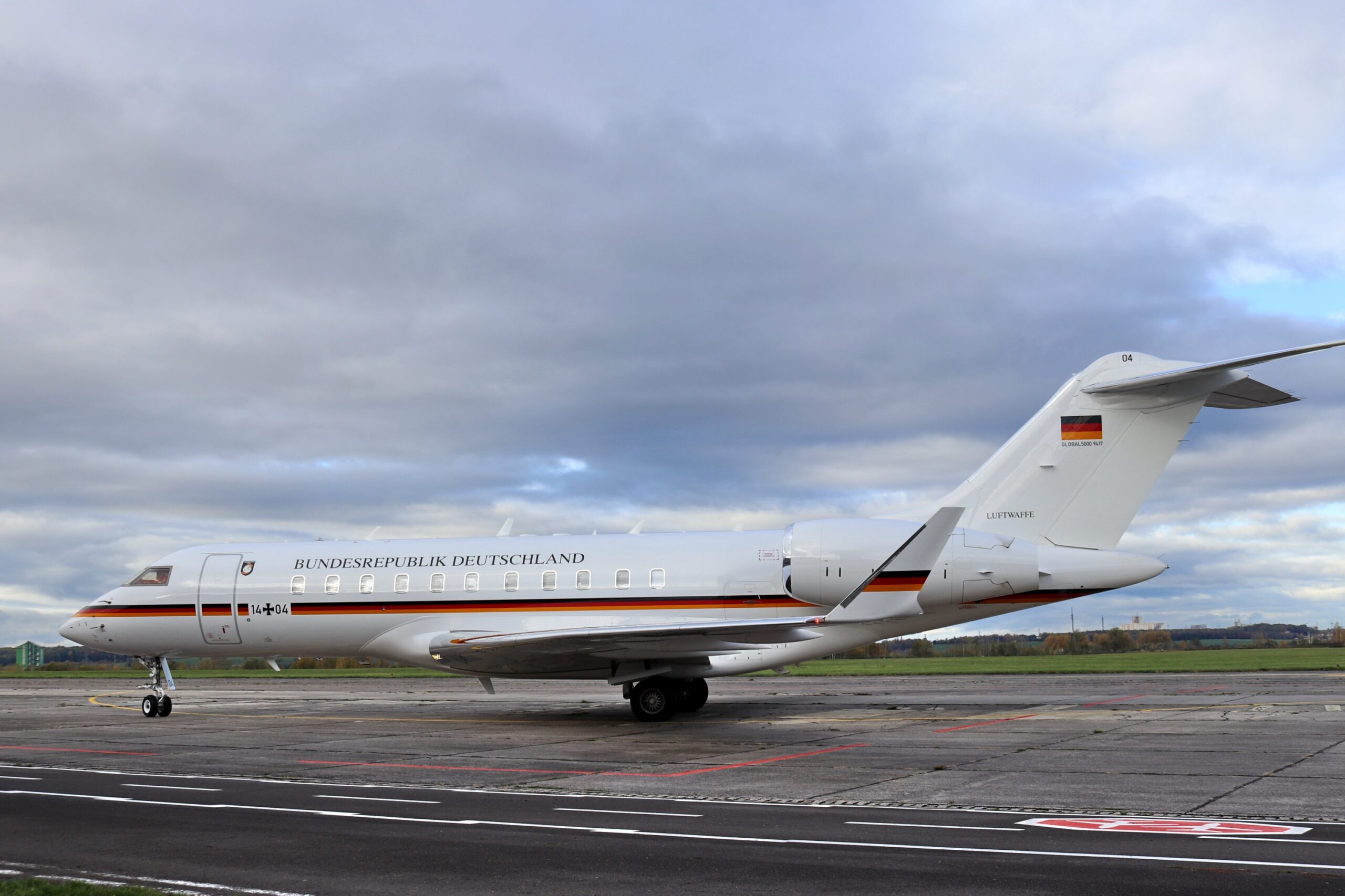 Business Jet auf dem Vorfeld in Altenburg-Nobitz