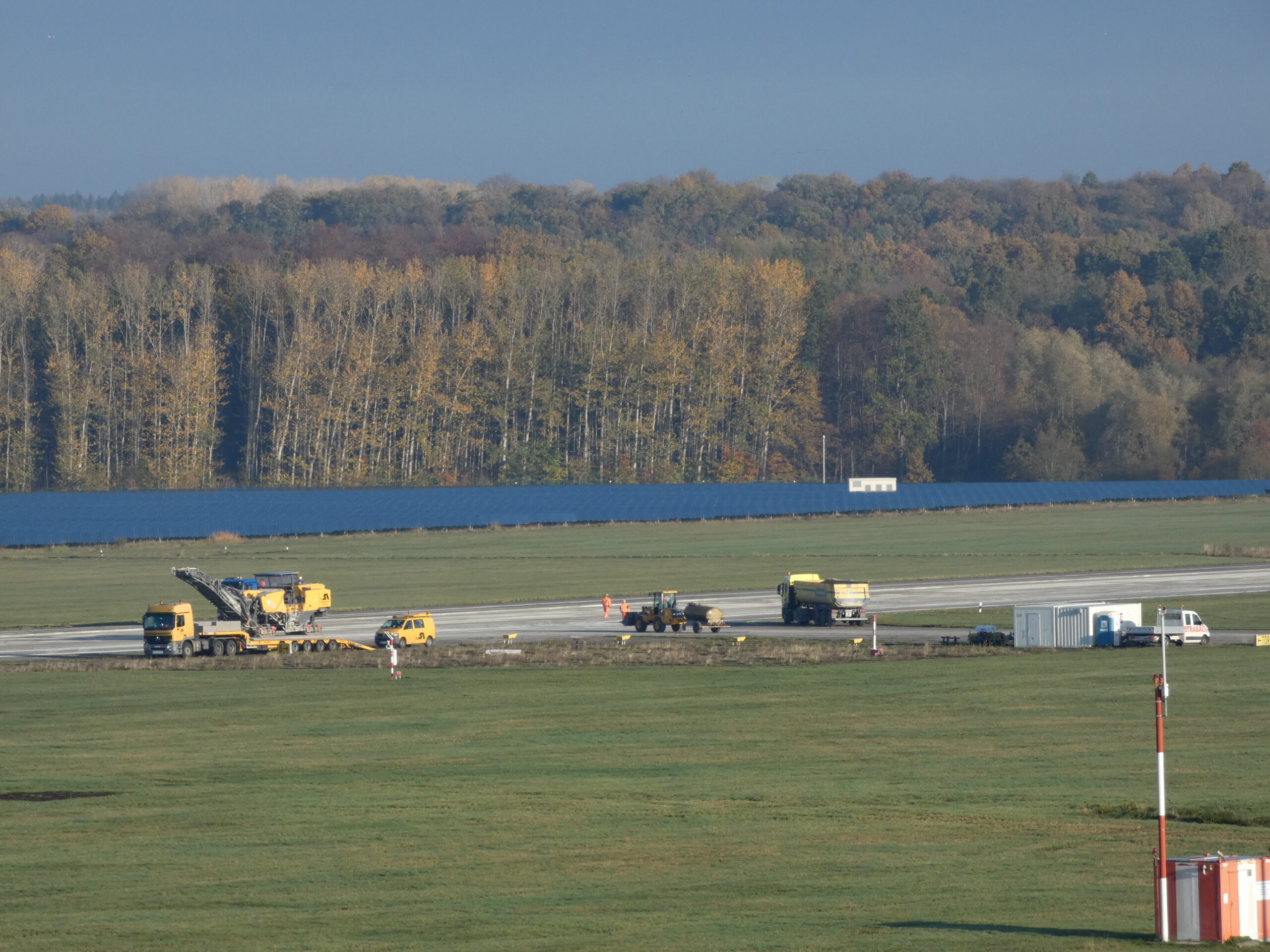 Start- und Landebahn 04/22 am Leipzig-Altenburg Airport