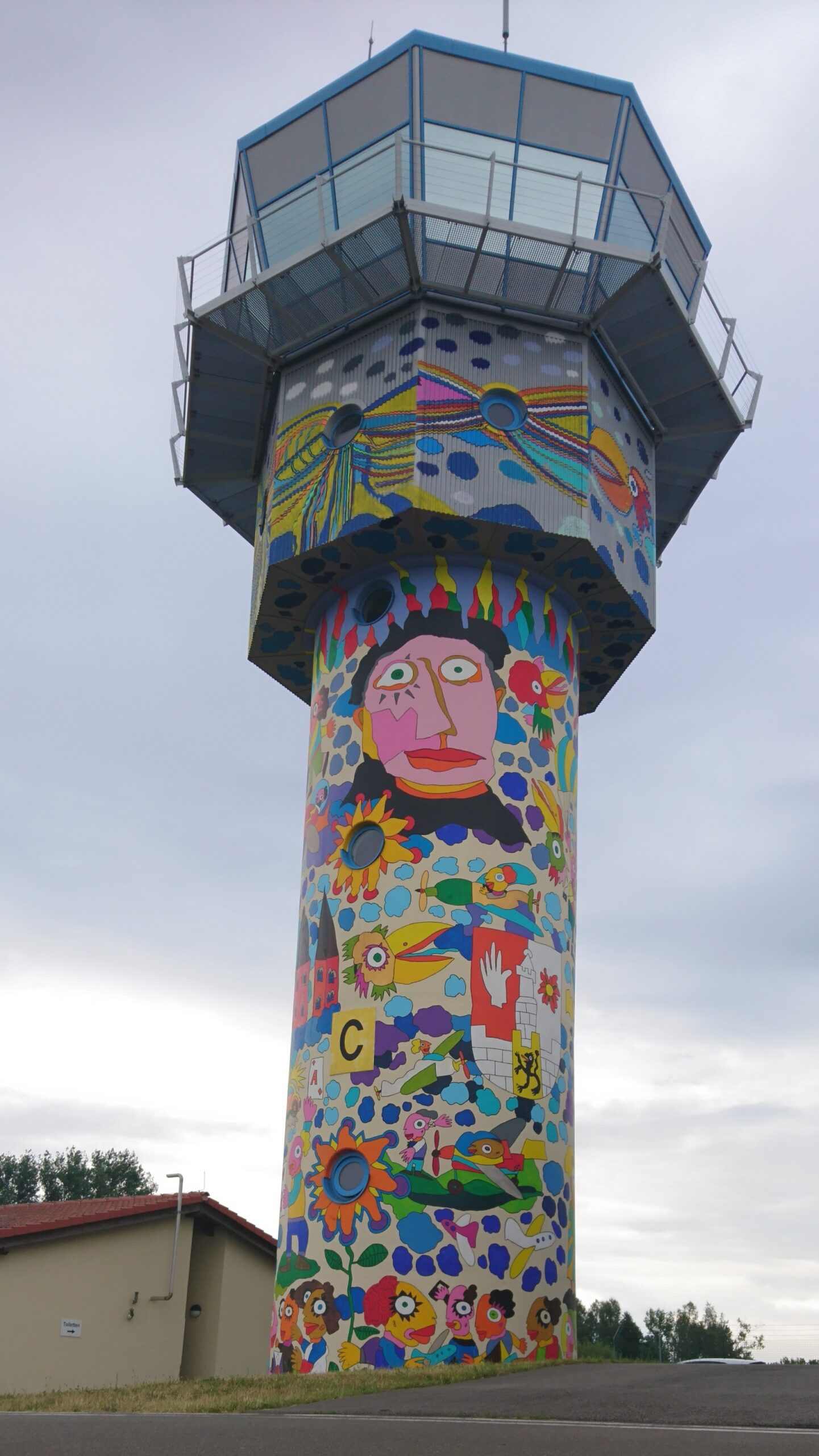 Tower und Terminal am Leipzig-Altenburg Airport